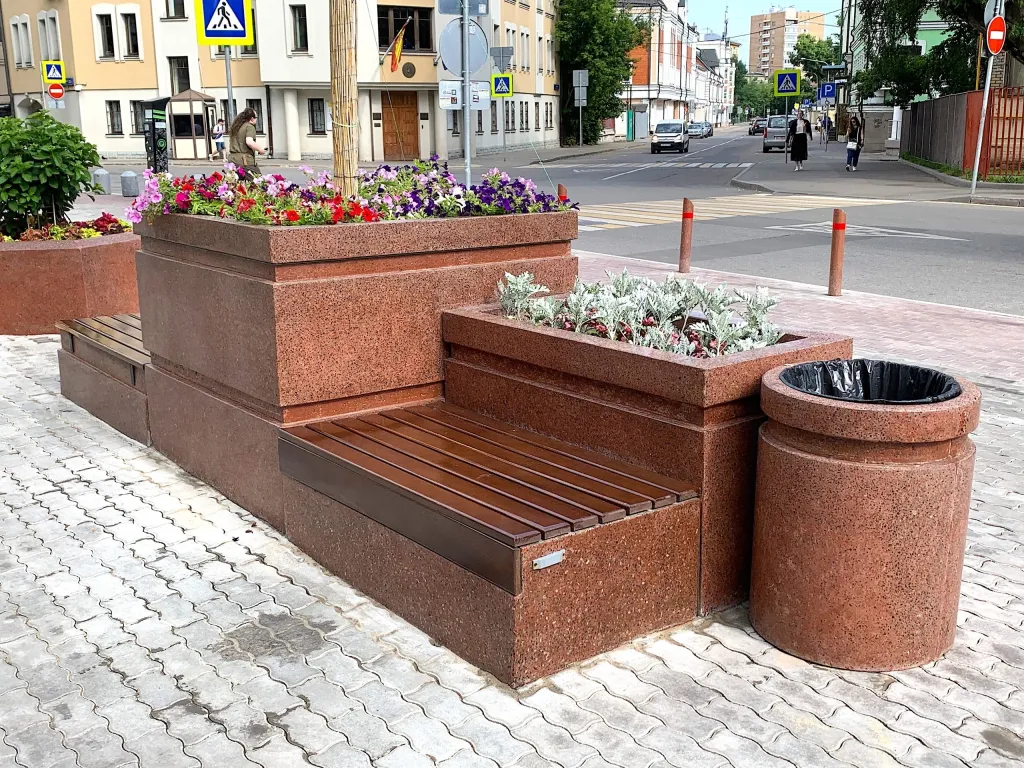 Бетонные скамьи и зоны отдыха